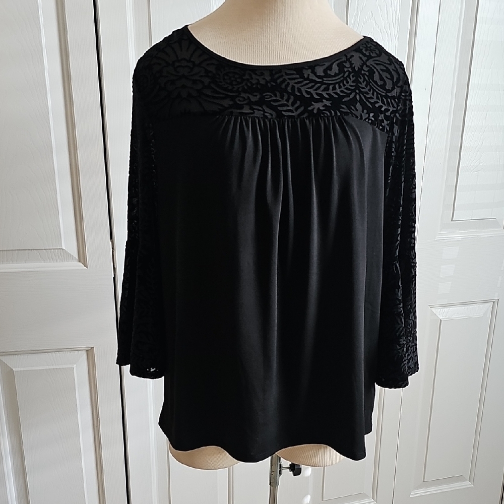 AGB Black Textured Velvet Women's Blouse.‎ Bell Sleeves. Size Large